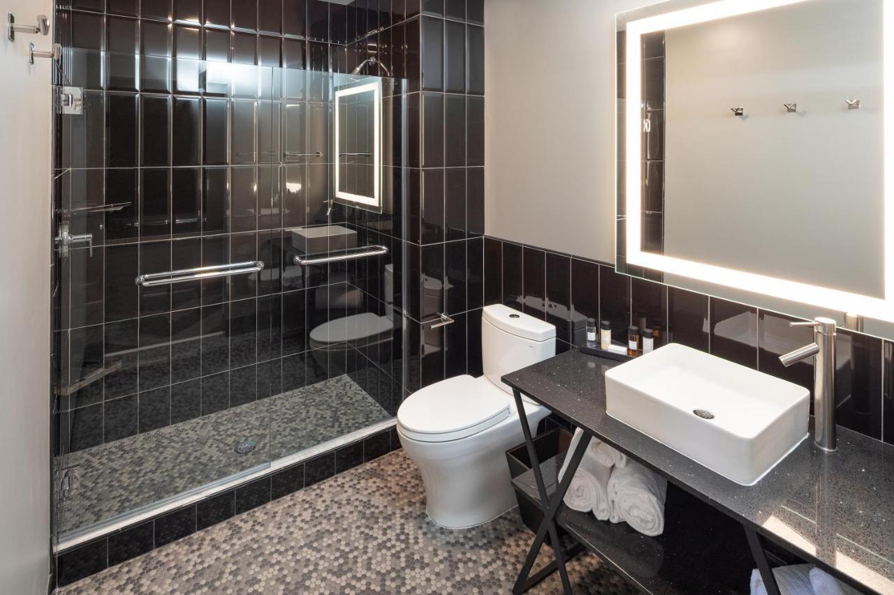 Hotel On Phillips Sioux Falls Bagian luar foto