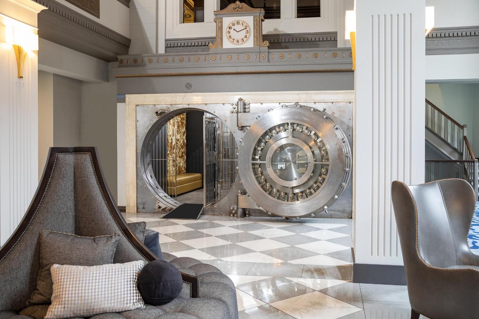 Hotel On Phillips Sioux Falls Bagian luar foto