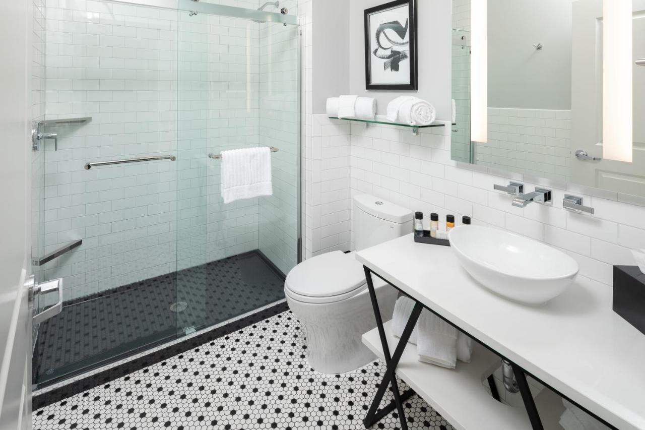Hotel On Phillips Sioux Falls Bagian luar foto
