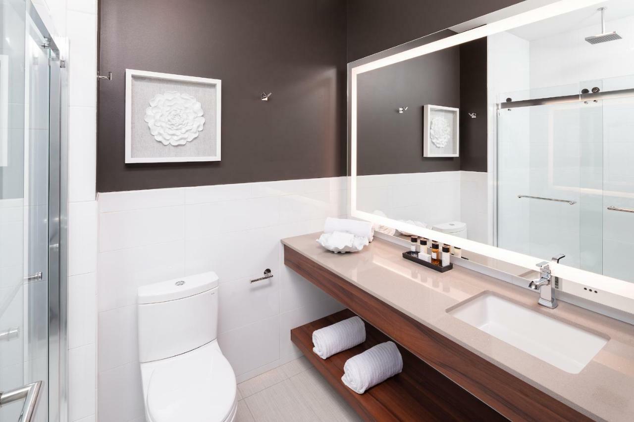 Hotel On Phillips Sioux Falls Bagian luar foto