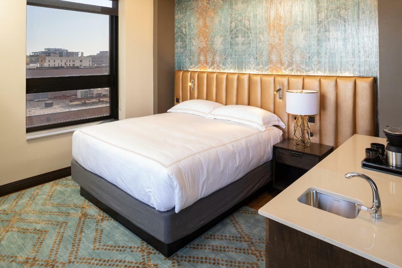 Hotel On Phillips Sioux Falls Bagian luar foto