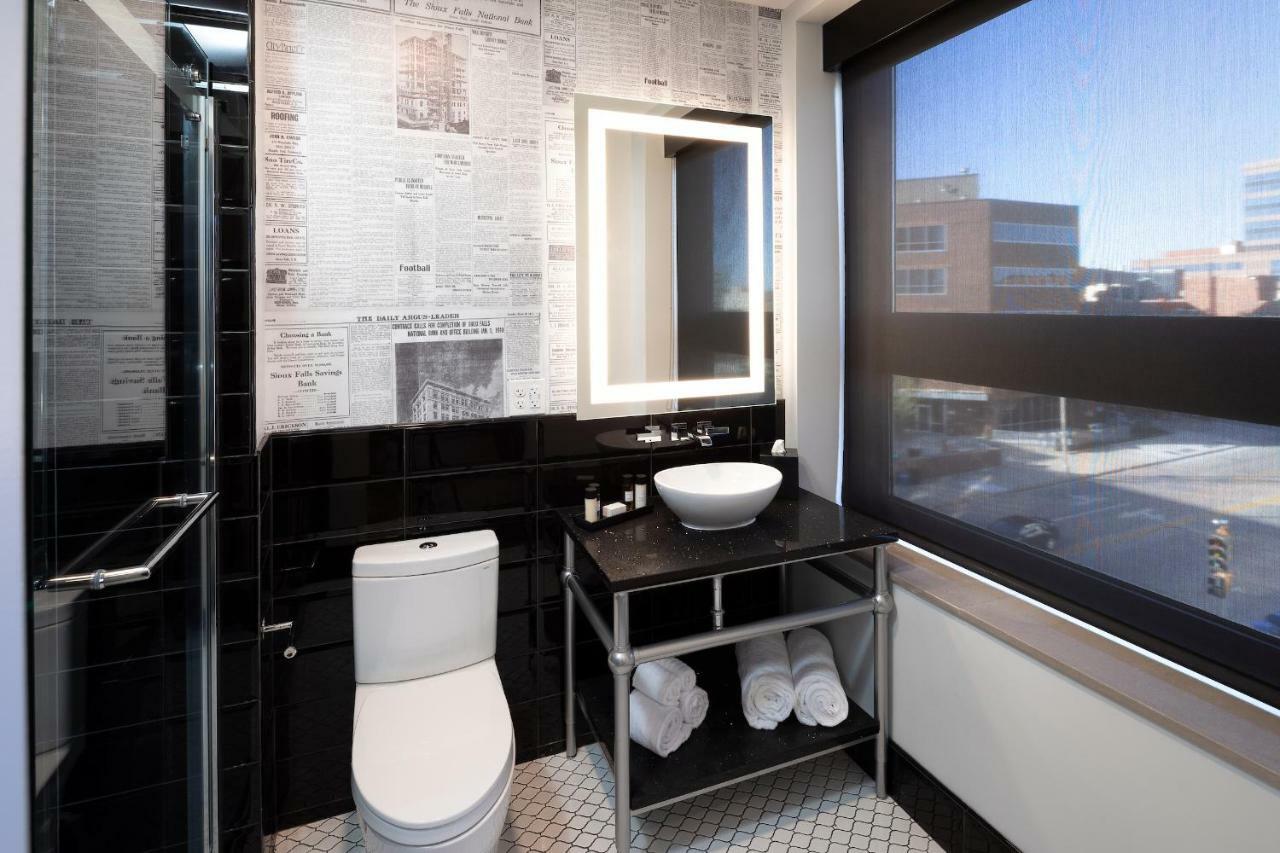 Hotel On Phillips Sioux Falls Bagian luar foto